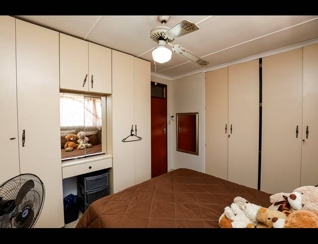 6 BEDROOM HOUSE FOR SALE IN AVOCA